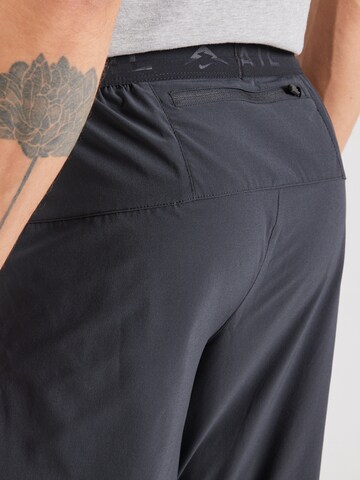 Effilé Pantalon de sport 'DAWN RANGE' NIKE en noir