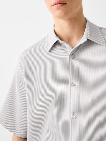 Bershka Klasický střih Košile – šedá
