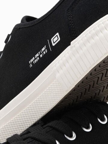 Baskets basses Ombre en noir