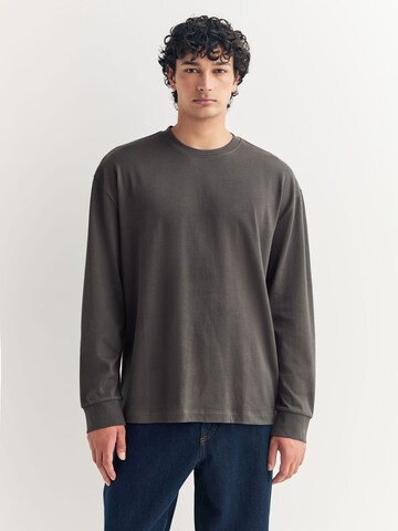 Next Shirt in Grey: front