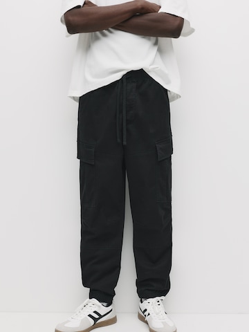 Pull&Bear Zúžený Kapsáče – černá: přední strana