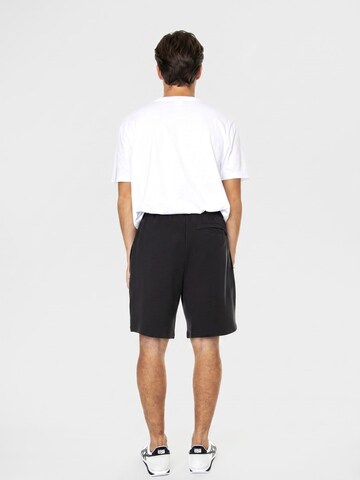 PUMA Baggy Hose‌‌‌‌‌‌‌‌ in Schwarz