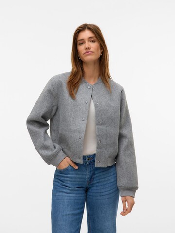 Veste mi-saison 'CHLOE' VERO MODA en gris : devant
