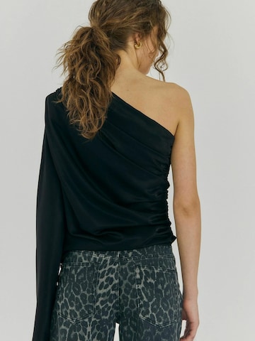 NORR Toppi 'Talua' värissä musta