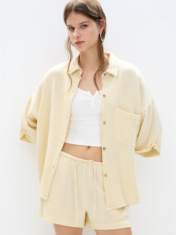 Pull&Bear Blouse in Yellow: front