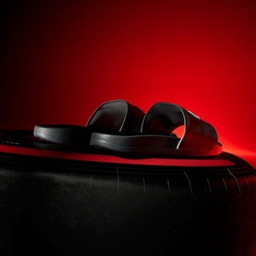 ADIDAS PERFORMANCE - Zapatos para playa y agua 'Audi F1 Team Adilette Comfort' en negro