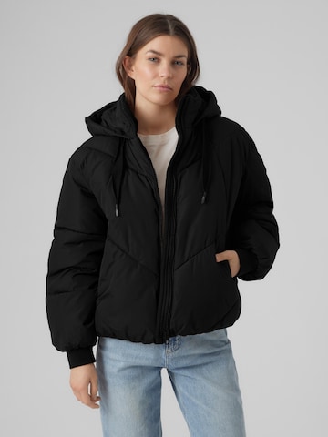 VERO MODA Between-Season Jacket 'BEVERLY' in Black: front