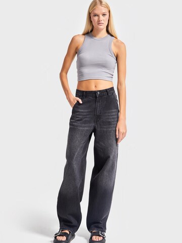 IT'S BASIC Loosefit Jeans 'NORA Skater Mid Rise Jeans (Lenght 28)' in Zwart: voorkant