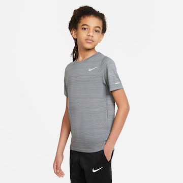 T-Shirt fonctionnel 'Miler' NIKE en gris : devant