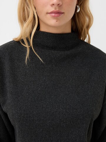 Bershka Pullover in Grau