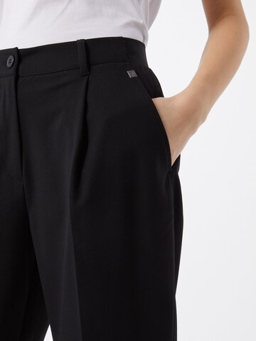 Effilé Pantalon à pince Calvin Klein en noir