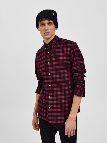 Coupe slim Chemise SELECTED HOMME en rouge
