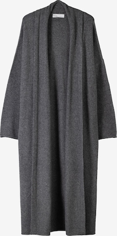 Bershka Pitkä neuletakki värissä harmaa: etupuoli