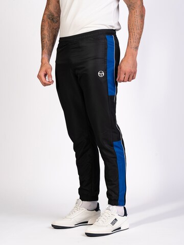 Sergio Tacchini Tapered Sporthose 'Abita' in Schwarz: Vorderseite