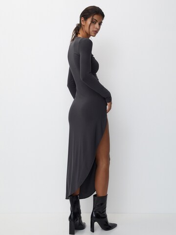 Pull&Bear Šaty – šedá