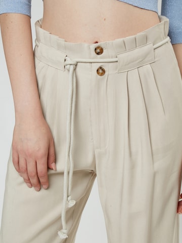 Influencer Loose fit Pleat-front trousers in Beige
