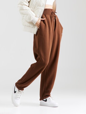 Effilé Pantalon Nike Sportswear en marron : devant