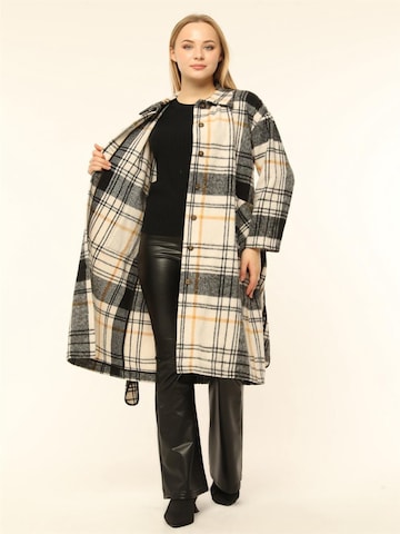HOME STORE Between-seasons coat in Beige