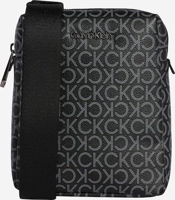 Calvin Klein Crossbody Bag in Black: front