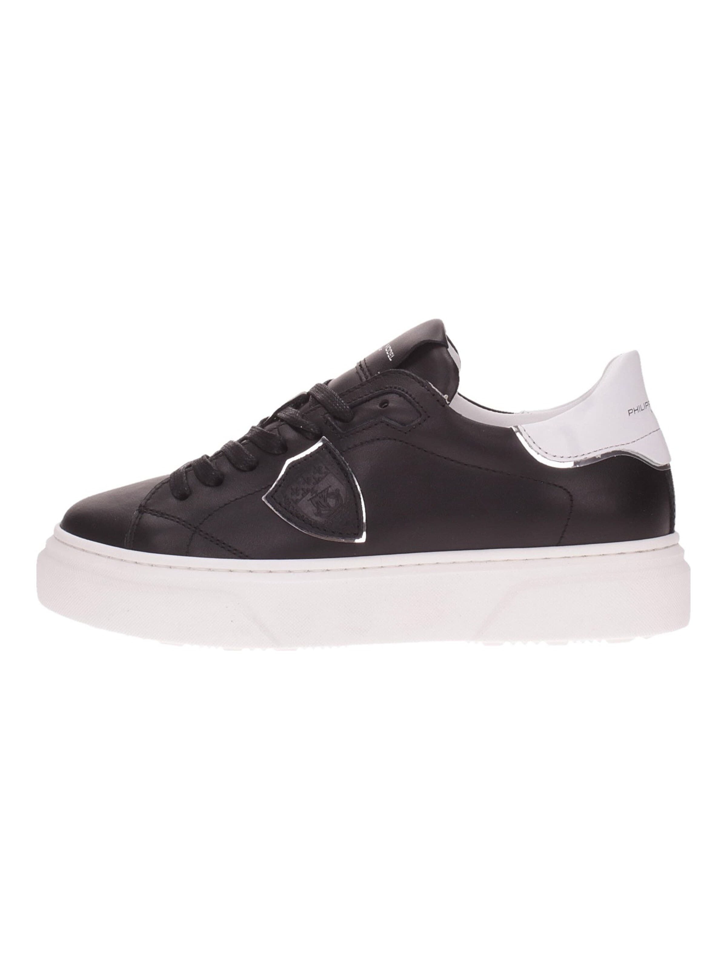 Sneaker bassa di Philippe Model in nero: frontale