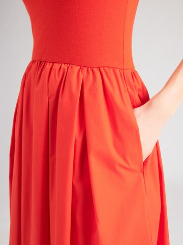 Rochie de la GANT pe roșu