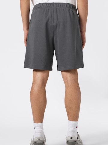 Champion Authentic Athletic Apparel Loosefit Byxa i grå