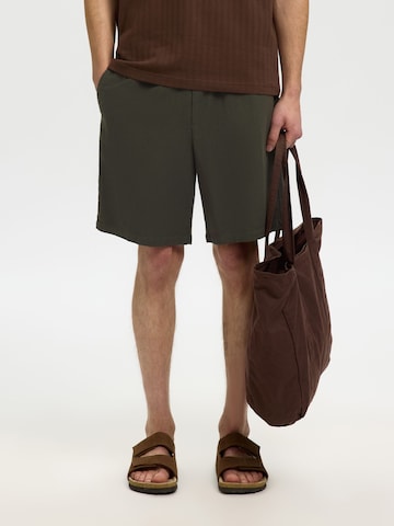 SELECTED Regular Broek in Bruin: voorkant