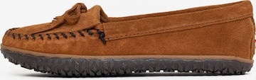 Mocasini 'Kilty' de la Minnetonka pe maro: față