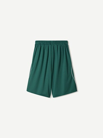 regular Pantaloni di Bershka in verde