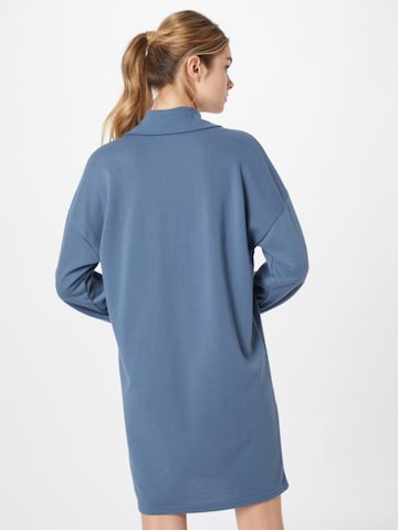 Robe Noisy may en bleu