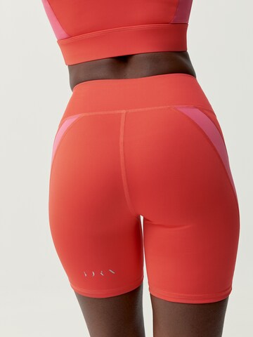 Skinny Pantalon de sport 'Latika' Born Living Yoga en orange