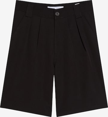 BershkaLoosefit Hlače s naborima - crna boja: prednji dio