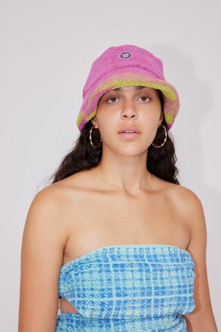 ABOUT YOU REBIRTH STUDIOS Hat 'Easy Breezy' in Pink: front