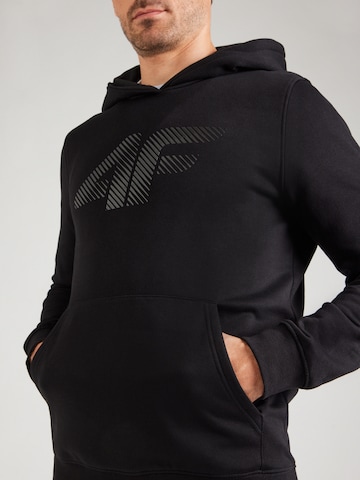 Hanorac sport de la 4F pe negru