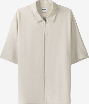 Coupe regular Chemise Bershka en beige : devant