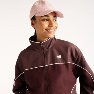 new balance Tussenjas 'Trackside Woven Jacket' in Rood