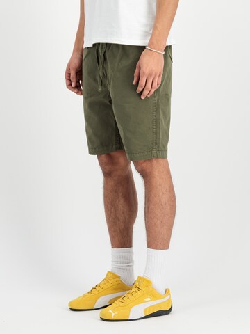 ALPHA INDUSTRIES Regular Byxa i grön