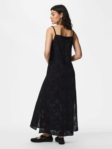 Robe PIECES en noir