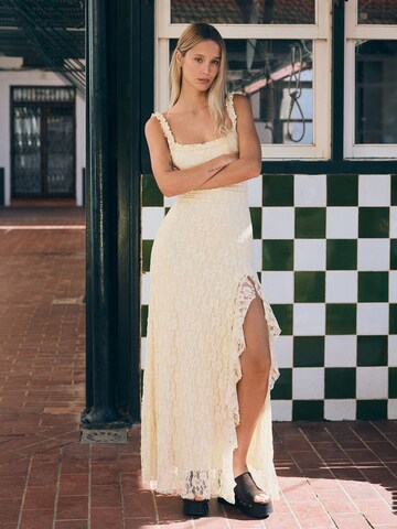 Bershka Kleid in Beige: Vorderseite