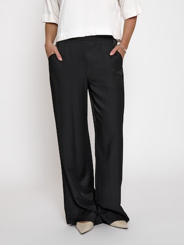 Peppercorn Wide Leg Hose 'Bea' in Schwarz