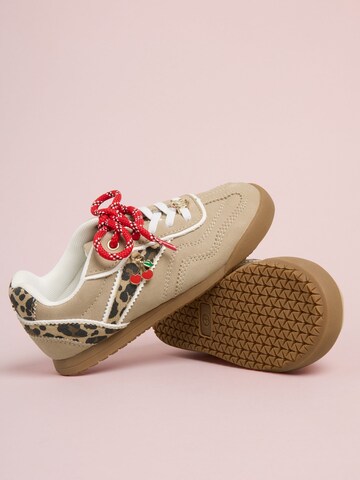 Lipsy Sneakers in Beige
