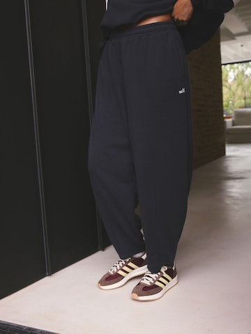 self. Tapered Hose in Blau: Vorderseite