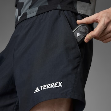 Regular Pantalon de sport ADIDAS TERREX en noir