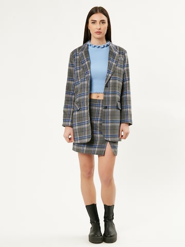 Influencer Pullover in Blau: Vorderseite