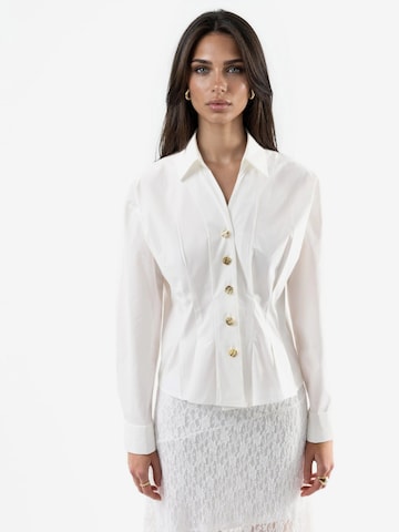 Qu Style Shirt in White: front