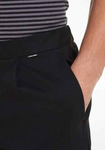 Calvin Klein Loosefit Chinohose in Schwarz