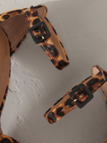 Next Sandale in Braun