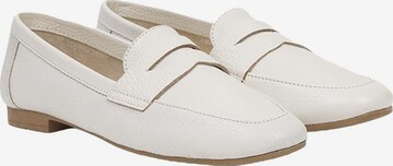 Desa Classic Flats 'Slipper' in White: front