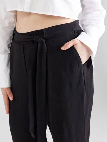 Loosefit Pantalon 'VMCalva' Vero Moda Curve en noir