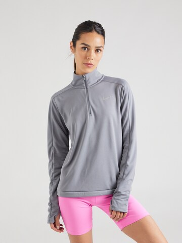 T-shirt fonctionnel 'Pacer' NIKE en gris : devant